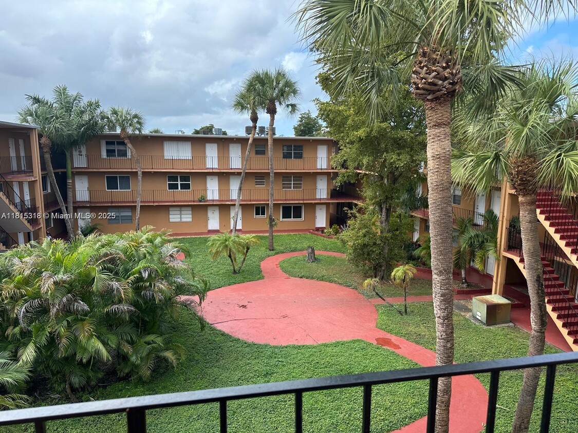 Foto principal - 1230 W 54th St