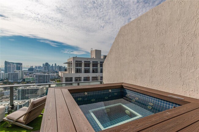Foto del edificio - 121 NE 34th St