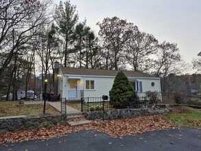 Building Photo - 5 Lakeview Ave