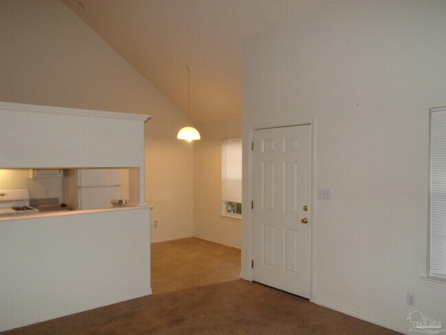 Foto del edificio - 7033 Weatherwood Dr