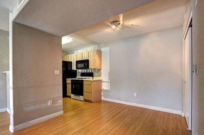 Foto del edificio - 950 Seven Hills Dr