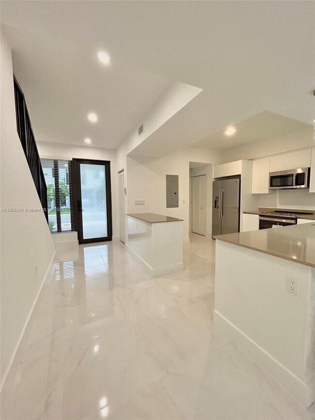 Foto del edificio - 4110 N Oak Pl