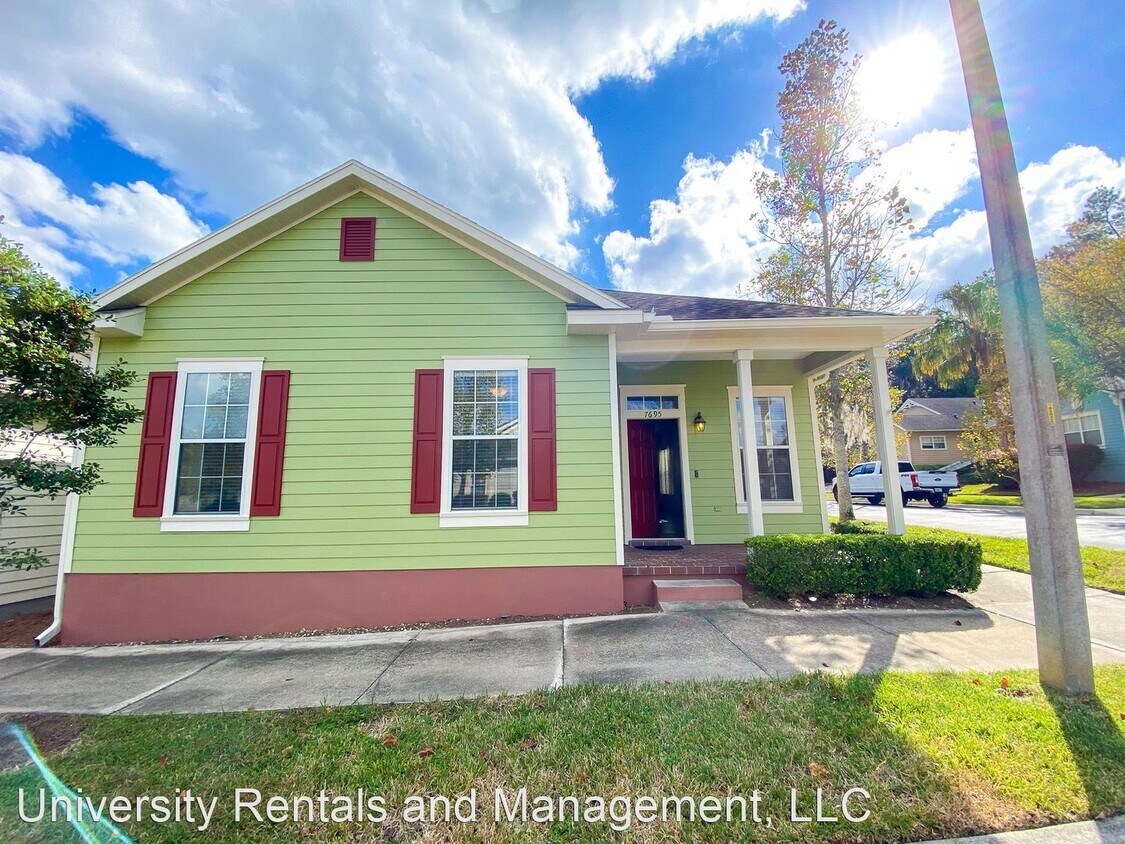 3 br, 2 bath House 7695 SW 25th Ave House Rental in Gainesville, FL