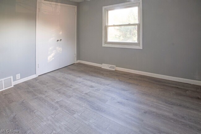 Foto del edificio - 1399 Barlow Rd