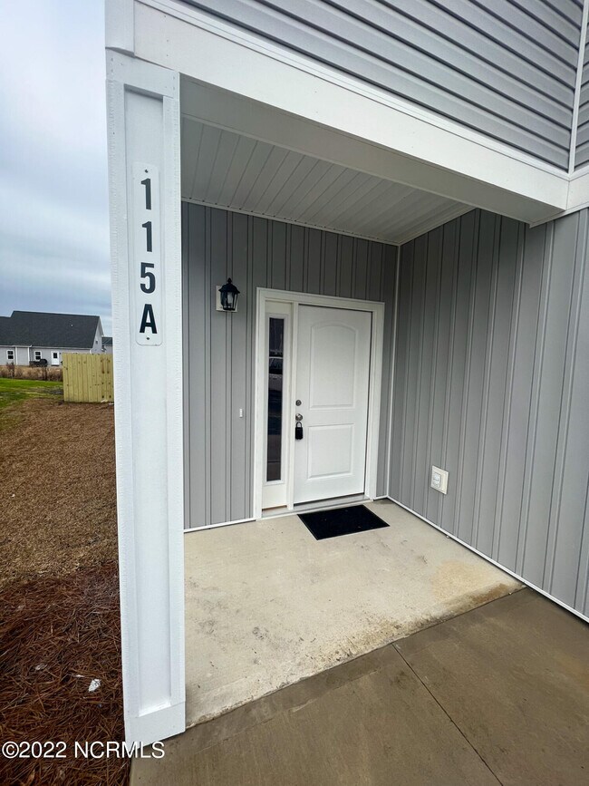 Building Photo - 115 Pasture Ln