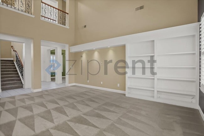Building Photo - Unit
