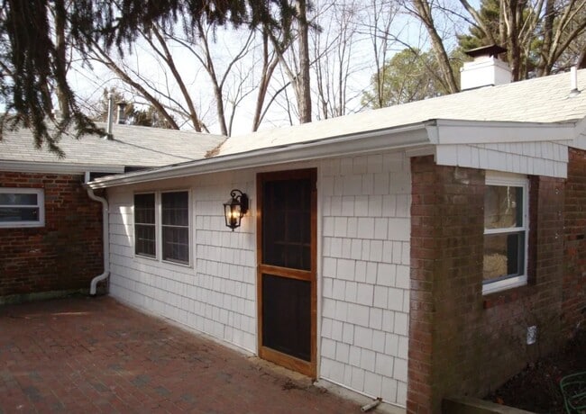 Building Photo - 4013 Graceland Ln