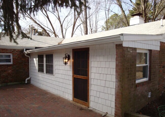 Foto del edificio - 4013 Graceland Ln