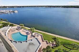 Building Photo - 126 Lakeshore Dr