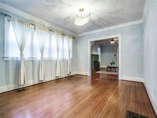 Building Photo - 222 S Montclair Ave