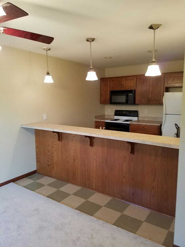Building Photo - 1020 Bluemont Ave