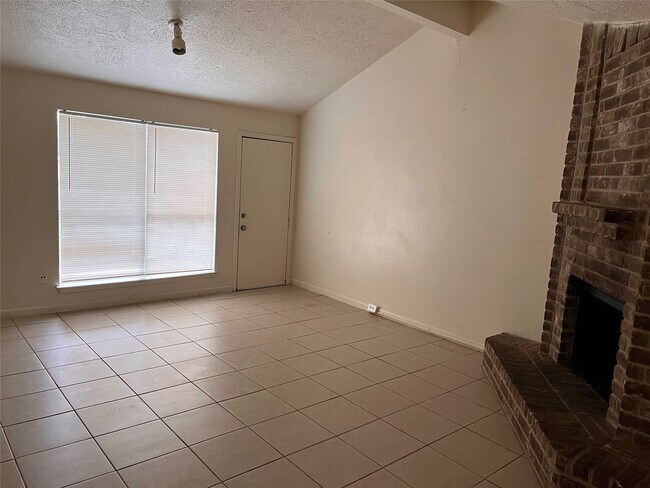 Foto del edificio - 5415 Ridgemont Pl