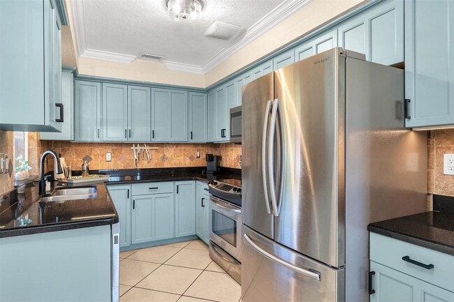 Building Photo - 3221 Seaward Dr