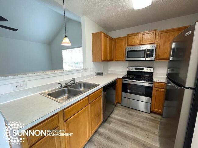 Building Photo - Charming 3 Bed, 2 Bath Ranch in Hewitt Property Subdivision