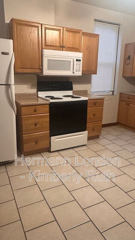 Building Photo - 4668-4 Rosa Ave