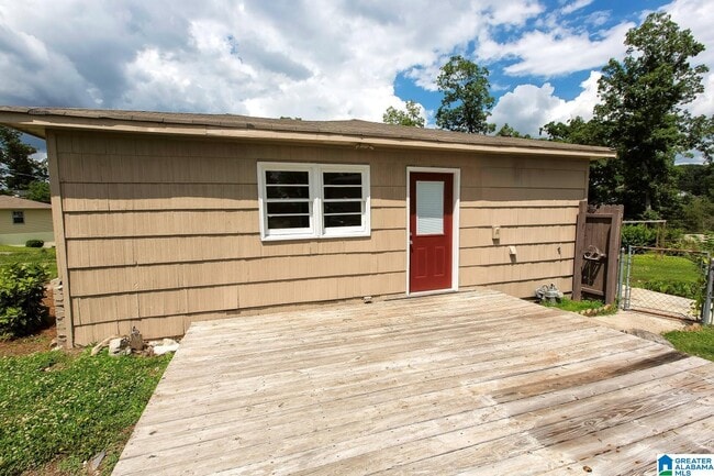 Building Photo - 901 28th Ave NE