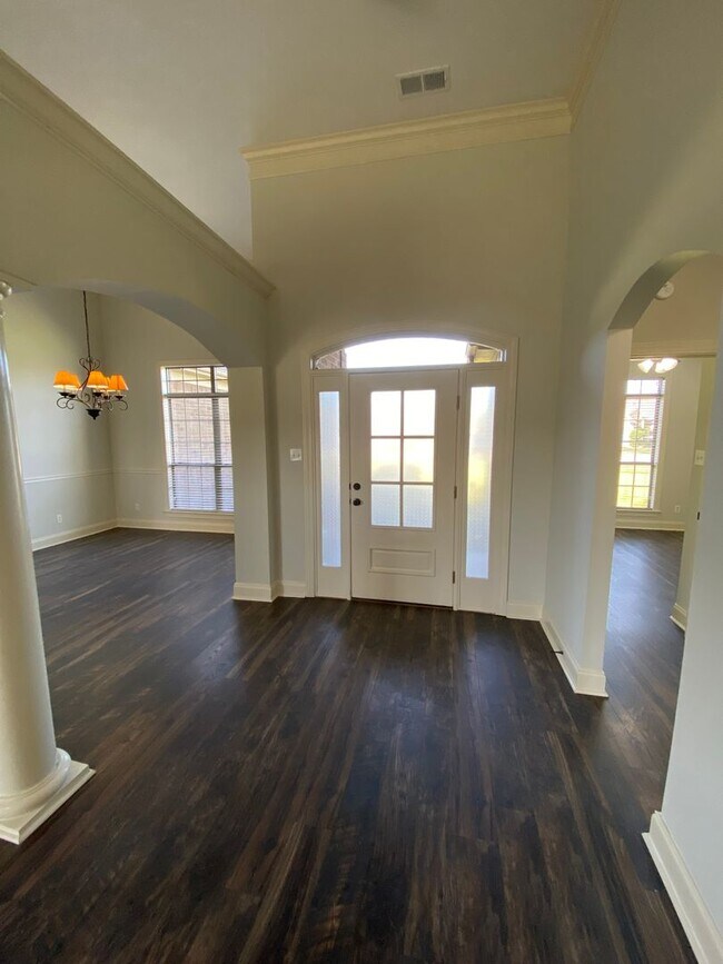 Building Photo - 4 Bed 3 Bath Marion Rental Home