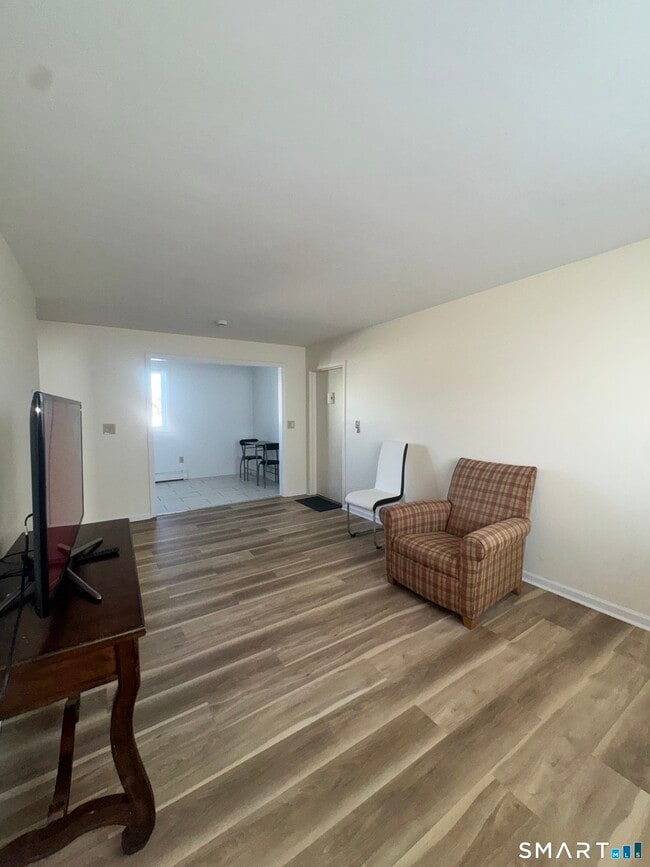 Foto del edificio - 4 Van Zant St