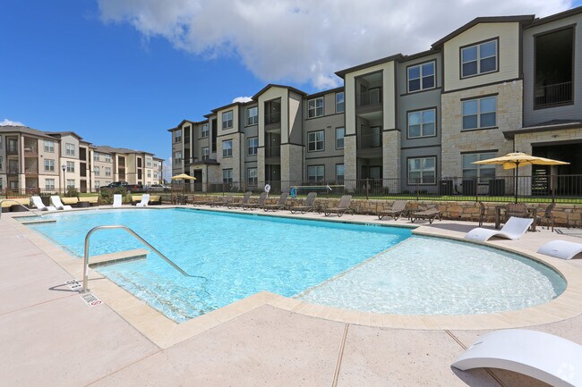 Vista a la piscina - The Curve at Crescent Pointe
