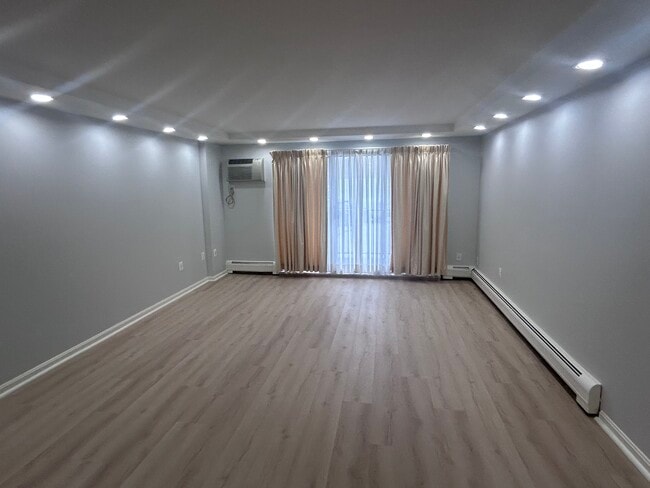 Foto del edificio - 131 Coolidge Ave