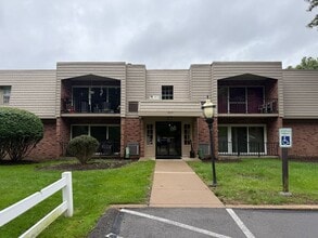 Building Photo - 595 Calais Dr