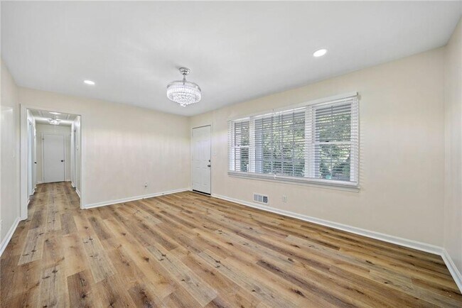 Foto del edificio - 1467 Thompson Pl