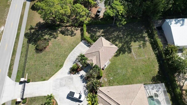 Building Photo - 8700 Palomino Dr