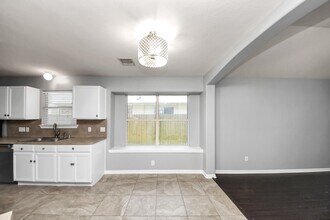 Building Photo - 3506 Evergreen Sq Trl