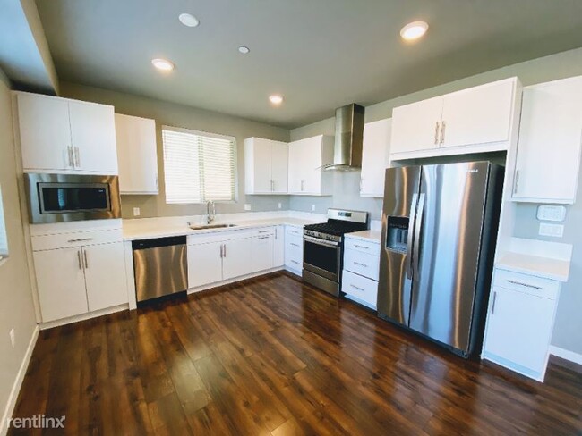 Building Photo - 1 br, 1 bath Condo - 2609 3rd St