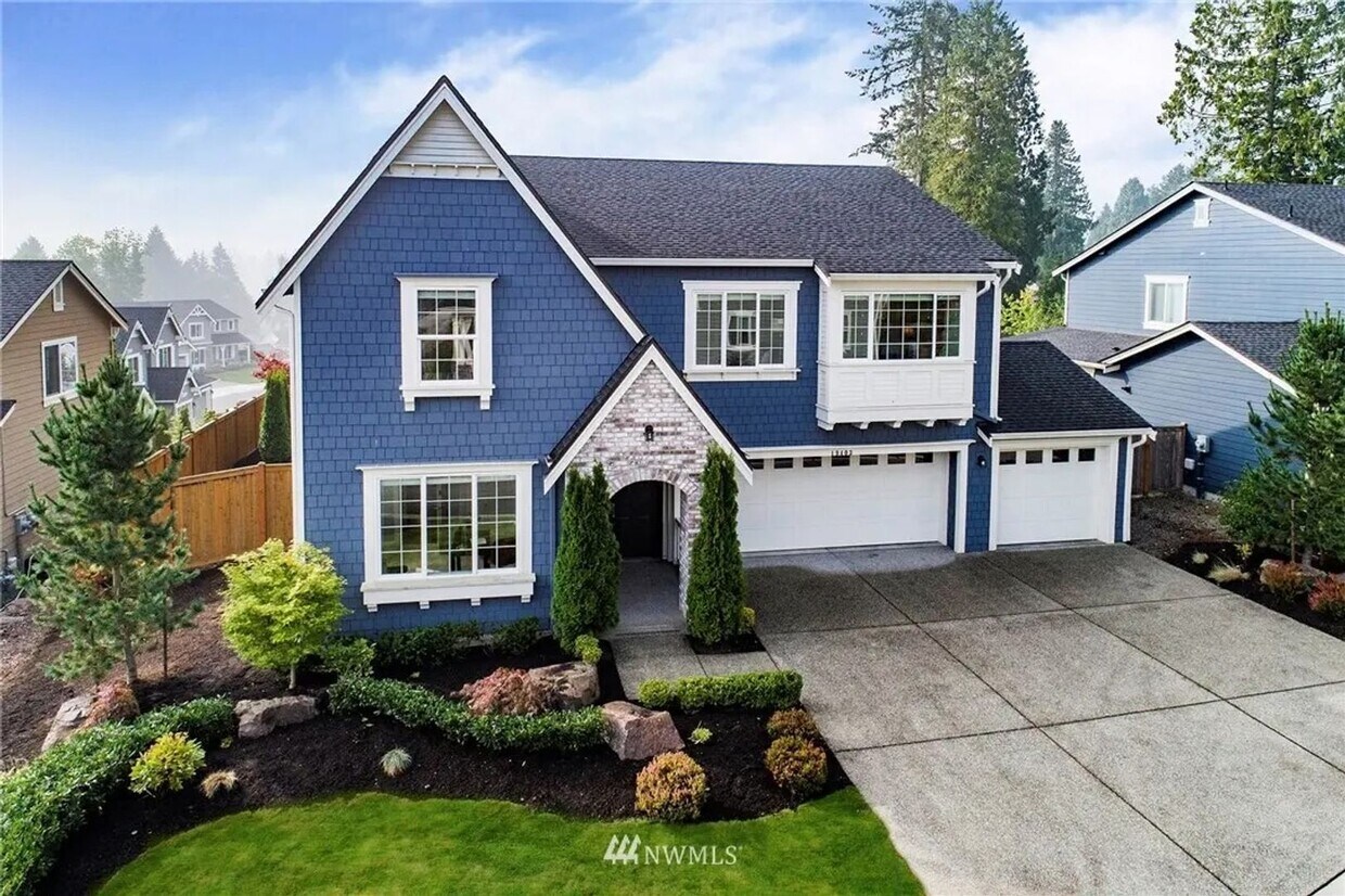 Foto principal - Stylish 5-Bed Home in Desirable Bothell ; ...