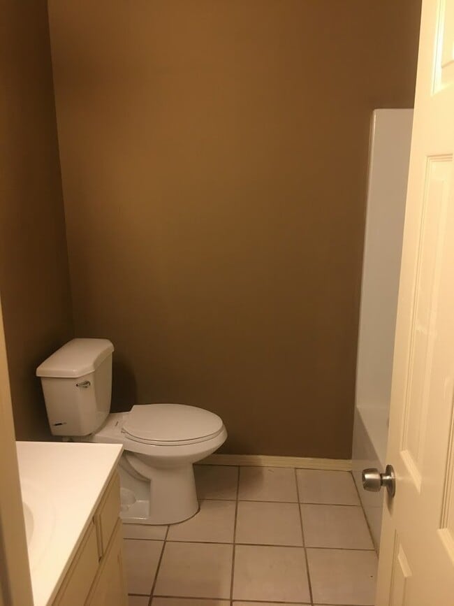 Photo - 719-721 N Storer Ave Apartment