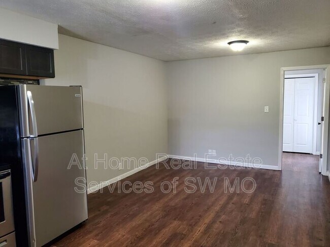 Building Photo - 930 S Campbell Ave