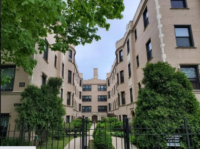 Foto del edificio - 4519 N Paulina St