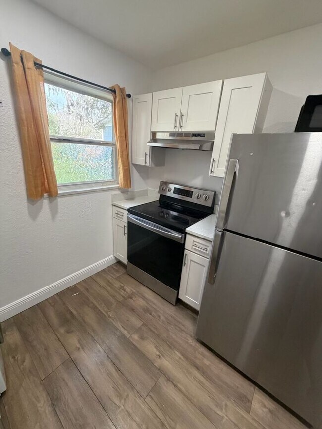 Photo - 3813 E Miller Ave Apartment