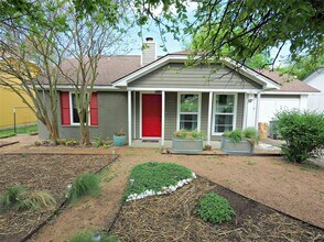 Building Photo - 8700 Soho Dr