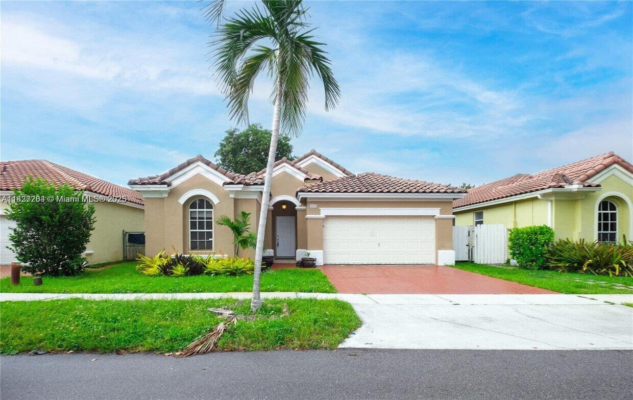 Foto principal - 4949 SW 134th Ave