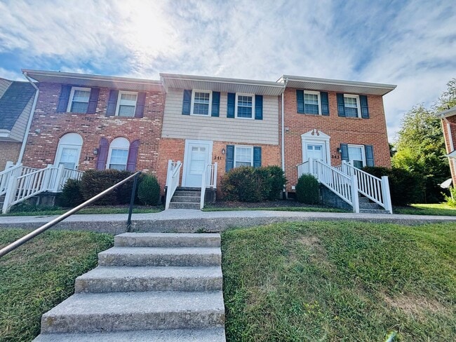 Foto del edificio - 2 Bedroom, 1.5 Bath Townhouse