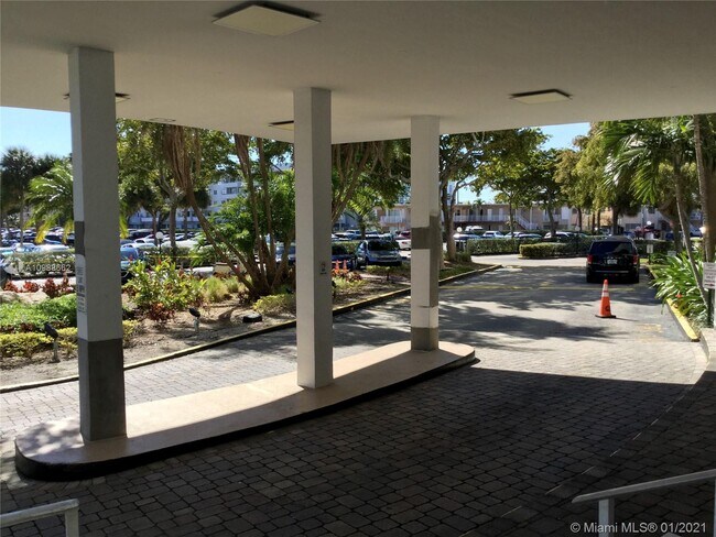 Foto del edificio - 7441 Wayne Ave