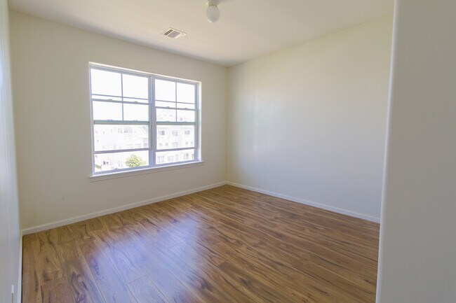 Foto del edificio - 6404 Ocean Ave S
