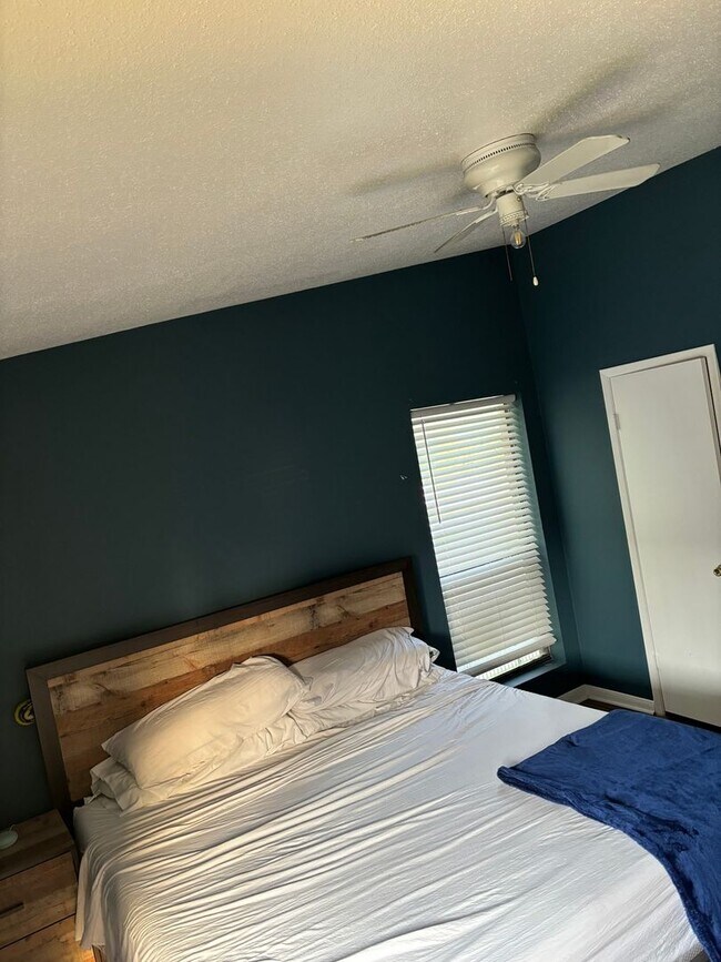 Foto del edificio - 2 Bedroom Townhome in Houston