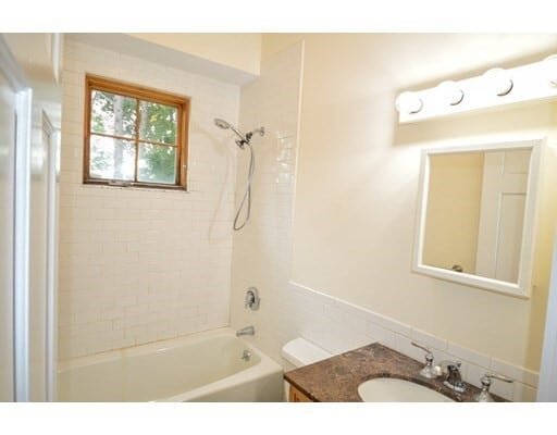 Building Photo - 44 Mapleton St