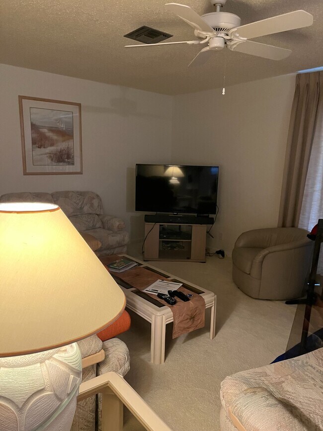 Foto del edificio - 372 Palm Dr