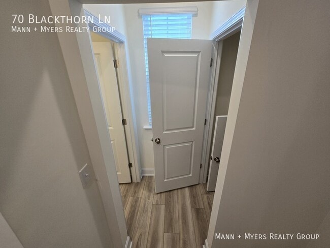 Foto del edificio - 70 Blackthorn Ln