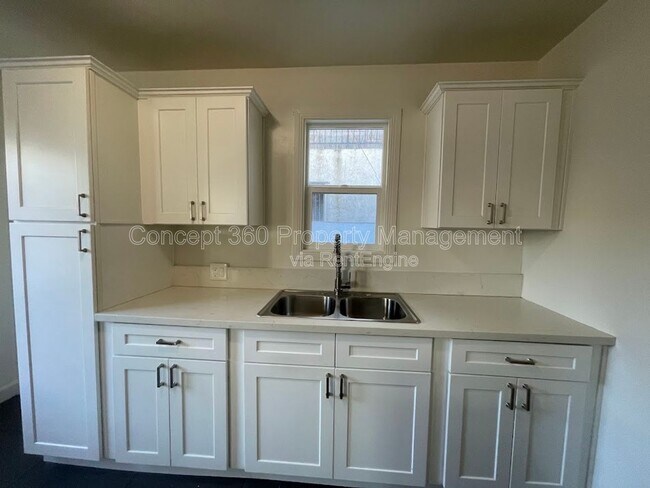 Building Photo - 13719 Yukon Ave