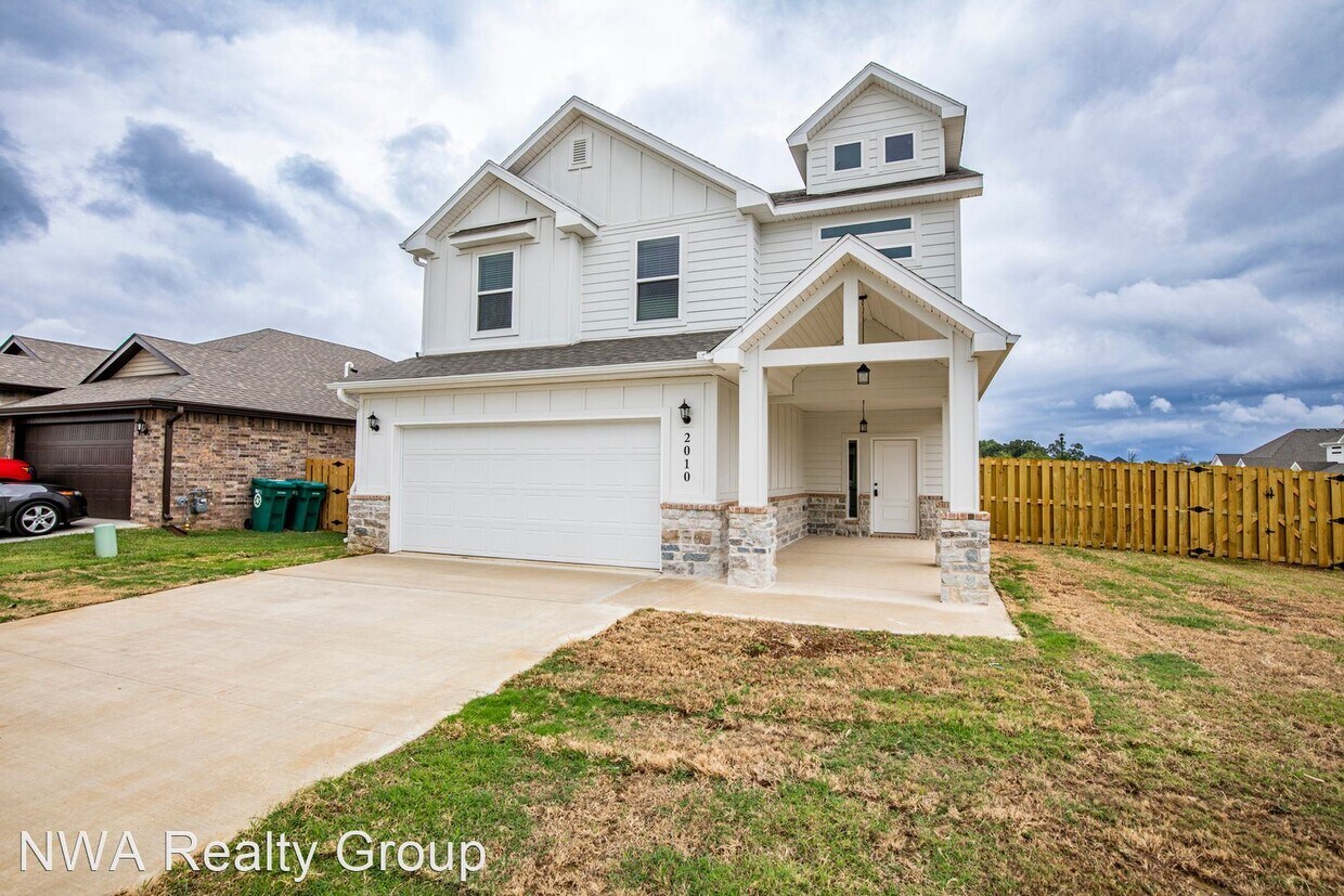 Foto principal - 4 br, 2.5 bath House - 2010 Periwinkle Place