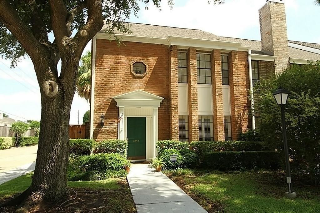 Primary Photo - 1052 Augusta Dr