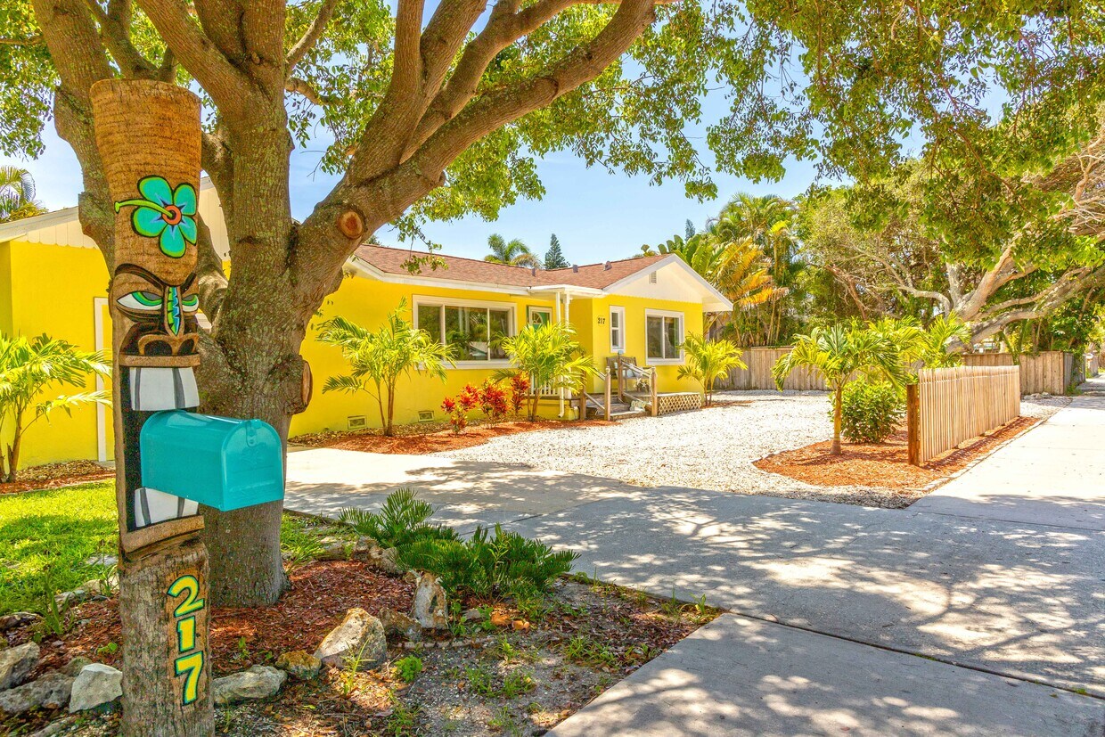 Foto principal - 217 S Orlando Ave
