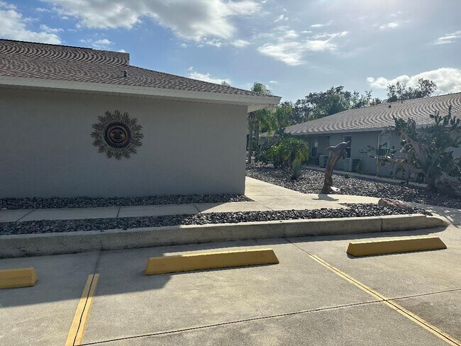 Foto del edificio - 1569 Sam Asbury Ave
