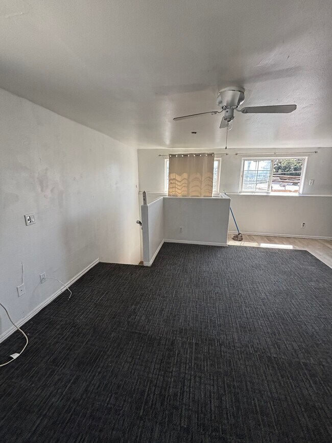 Building Photo - 576 W Holt Ave