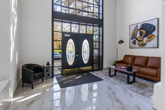 Vestíbulo del edificio - 3104 Pine Heights Dr NE